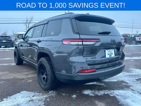 Used 2023 Jeep Grand Cherokee L Laredo image 4