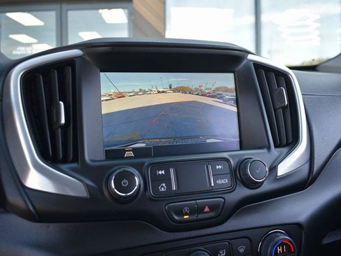 Used 2024 GMC Terrain SLT image 7