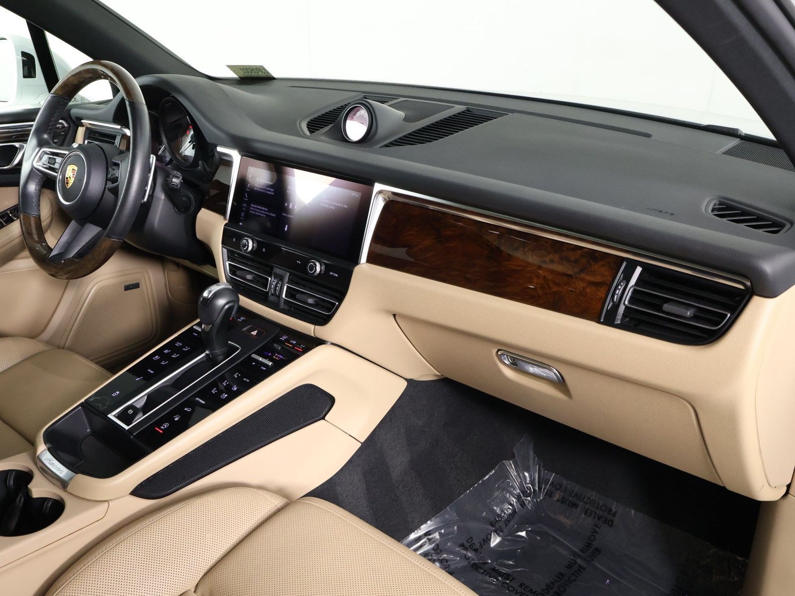 Certified 2022 Porsche Macan S AWD/4WD image 24