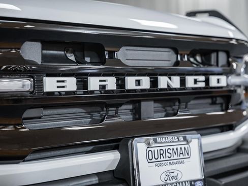 Used 2025 Ford Bronco Outer Banks image 13