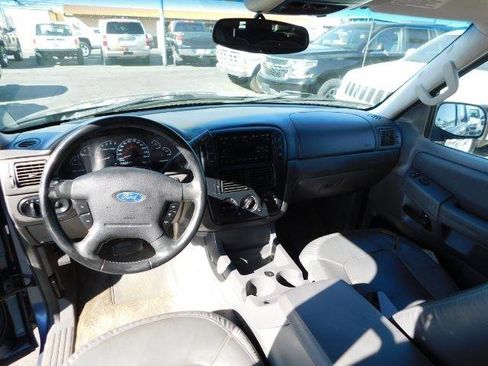 Used 2002 Ford Explorer XLT image 16