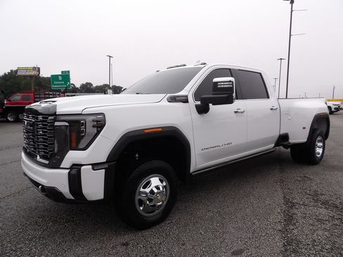 Used 2024 GMC Sierra 3500 Denali Ultimate AWD/4WD image 3