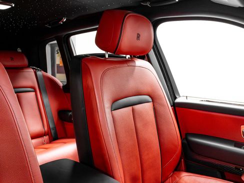 Used 2021 Rolls-Royce Cullinan Black Badge image 20