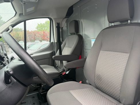 Used 2023 Ford Transit 250 Low Roof AWD image 6