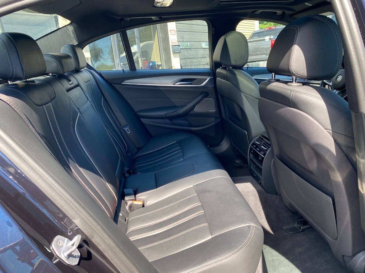 Used 2018 BMW 530i xDrive AWD/4WD image 28