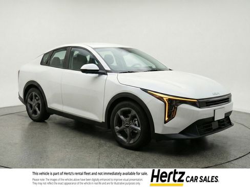 Used 2025 Kia K4 LXS image 1