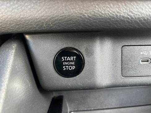 Used 2025 Nissan Rogue SV image 22