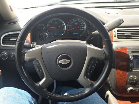 Used 2010 Chevrolet Avalanche LTZ AWD/4WD image 28
