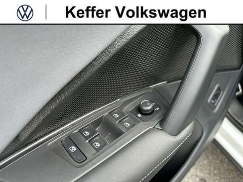 New 2026 Volkswagen Tiguan SE R-Line FWD image 15