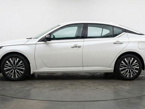 Used 2025 Nissan Altima 2.5 SV FWD image 5
