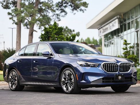 Used 2026 BMW 530i w/ Premium Package RWD image 1