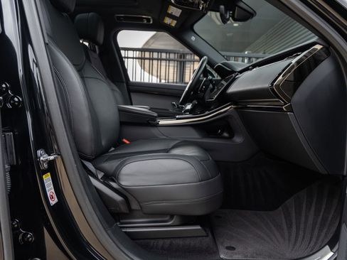 Used 2025 Land Rover Range Rover Sport SE image 39