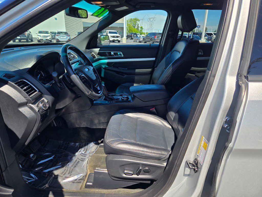 Used 2016 Ford Explorer XLT w/ Equipment Group 202A AWD/4WD image 22