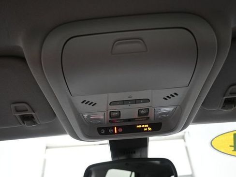 Used 2024 GMC Terrain SLT w/ Infotainment Package II AWD/4WD image 12