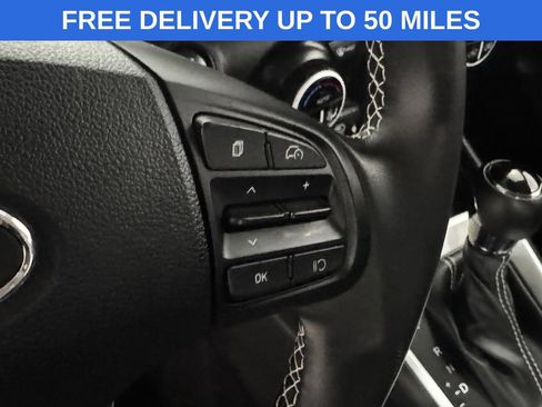 Used 2025 Hyundai Venue Limited FWD image 6