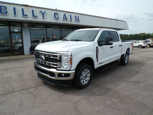 Used 2024 Ford F250 XLT image 3