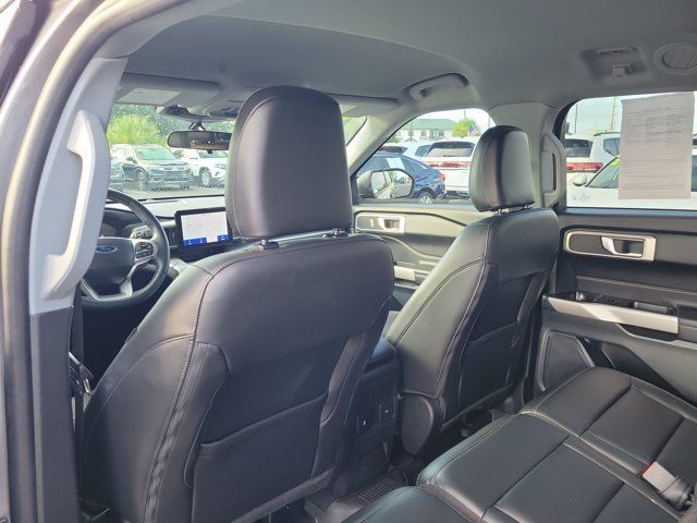 Used 2024 Ford Explorer XLT w/ Equipment Group 202A RWD image 15