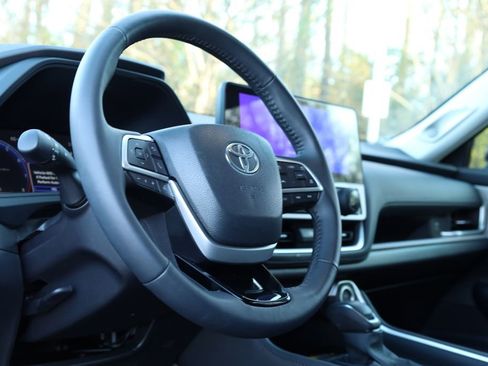 Used 2025 Toyota Grand Highlander FWD image 7