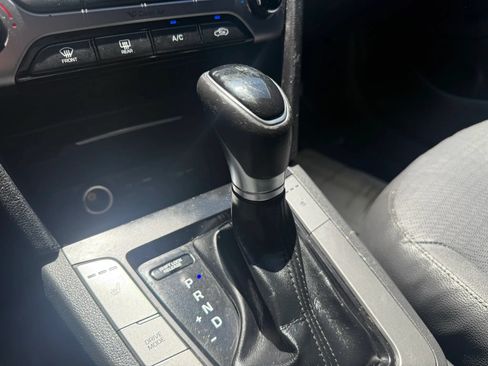 Used 2017 Hyundai Elantra Limited FWD image 15