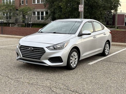 Used 2021 Hyundai Accent SE FWD image 1