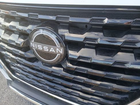 Used 2022 Nissan Kicks SV FWD image 2