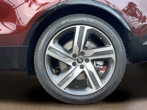 New 2026 Land Rover Discovery Limited Edition image 5