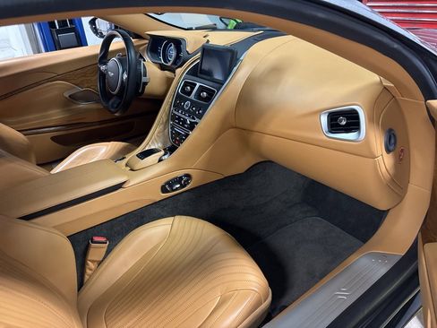 Used 2017 Aston Martin DB11 V12 image 8