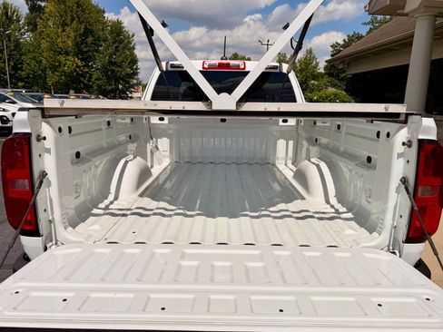 Used 2022 Chevrolet Colorado LT w/ Fleet Safety Package RWD image 19