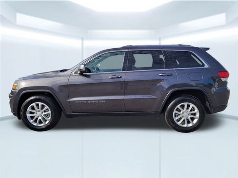 Used 2021 Jeep Grand Cherokee Laredo image 2