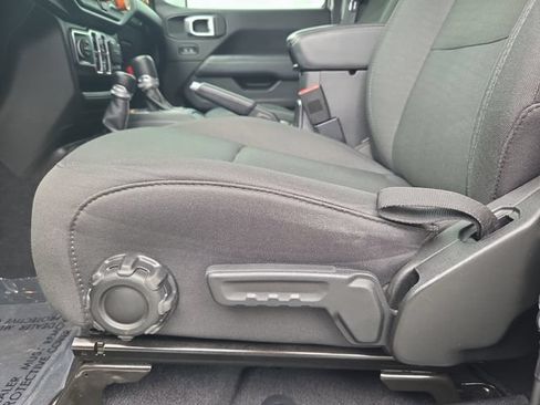 Used 2020 Jeep Wrangler Unlimited Sahara AWD/4WD image 11