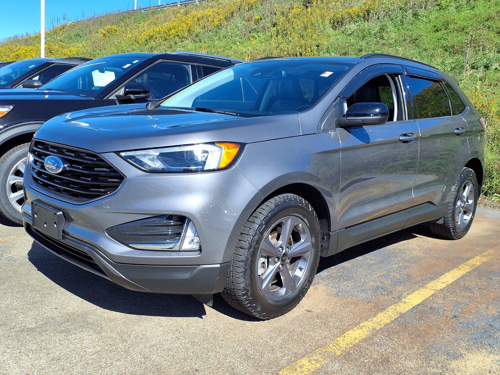 Certified 2024 Ford Edge SEL w/ Sport Appearance Package AWD/4WD image 3