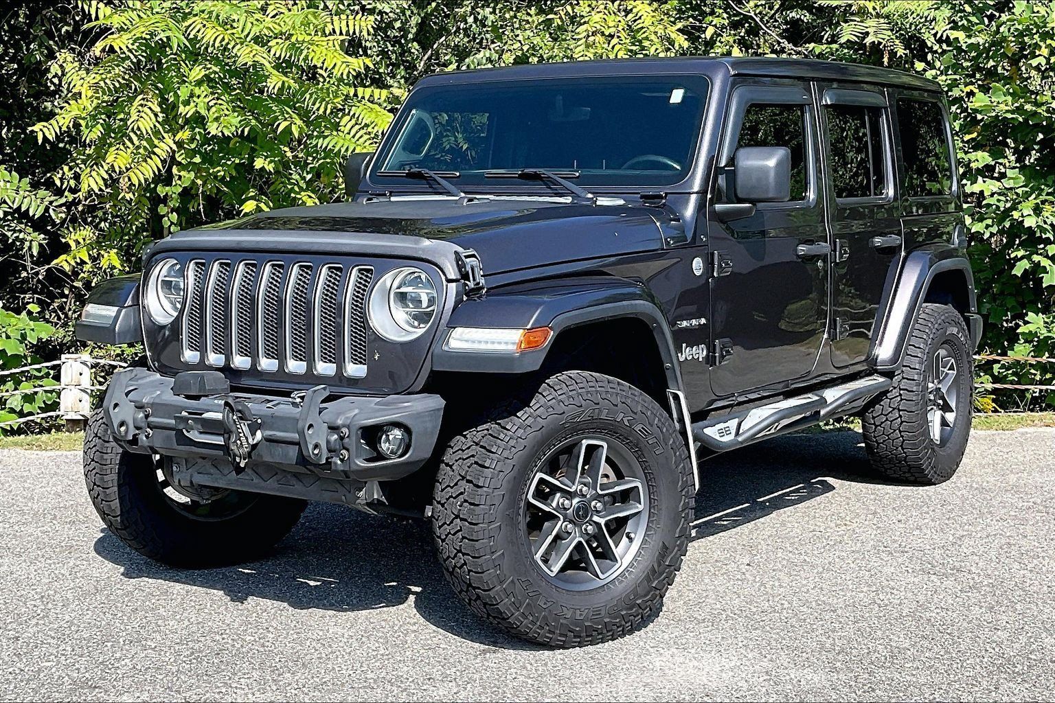 Used 2019 Jeep Wrangler Unlimited Sahara AWD/4WD image 3
