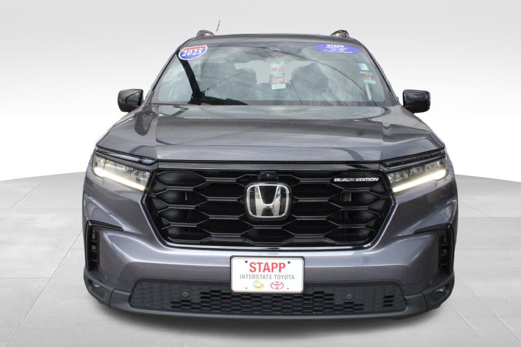 Used 2025 Honda Pilot Black Edition image 10
