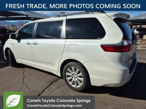 Used 2017 Toyota Sienna Limited image 5