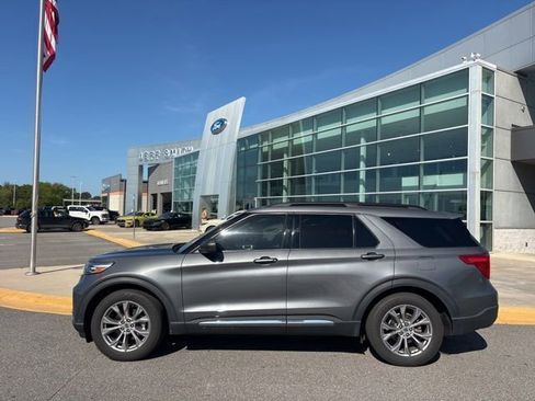 Used 2022 Ford Explorer XLT w/ Equipment Group 202A image 2