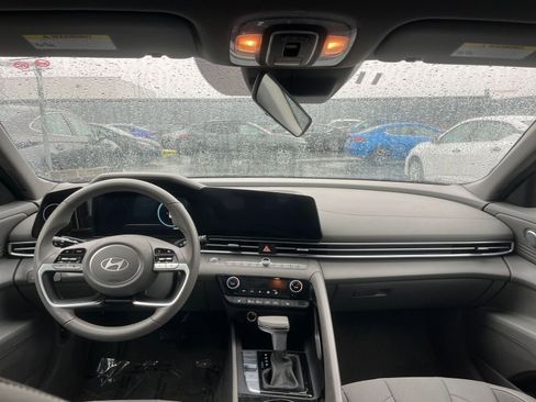 Used 2025 Hyundai Elantra SEL image 34