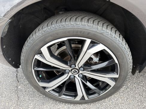 Used 2022 Volvo XC60 T8 R-Design w/ Advanced Package AWD/4WD image 26