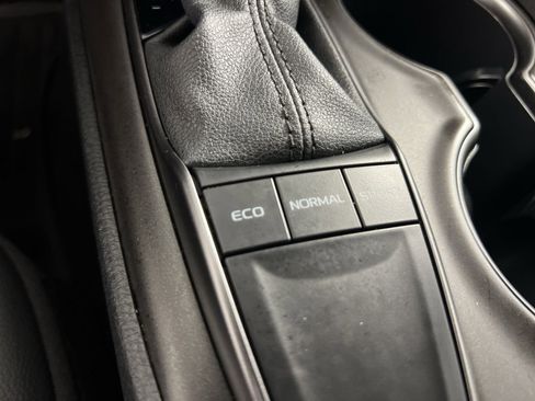 Used 2022 Toyota Camry SE image 32