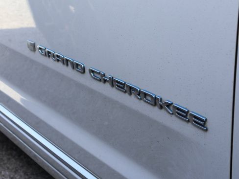 Used 2022 Jeep Grand Cherokee Summit w/ Advanced Protech Group IV image 6