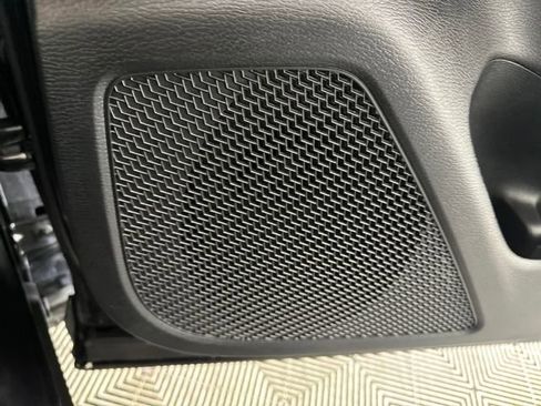 Used 2024 Mitsubishi Outlander SE image 28