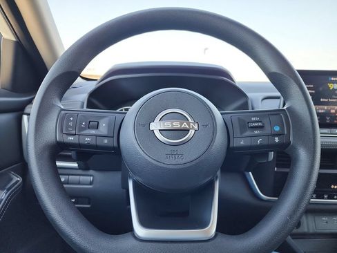 Used 2024 Nissan Rogue SV FWD image 14