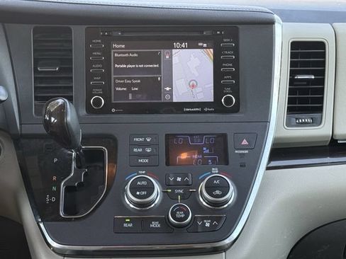 Used 2019 Toyota Sienna XLE Premium FWD image 16