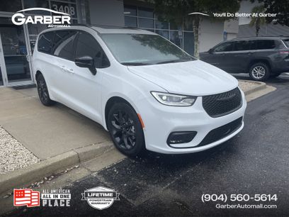 New 2026 Chrysler Pacifica Limited