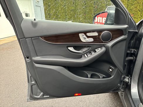 Used 2022 Mercedes-Benz GLC 300 GLC 300 image 16