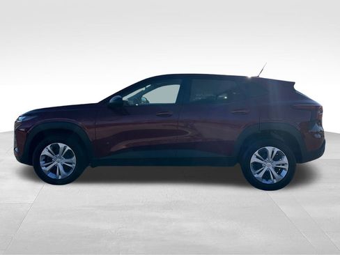 Used 2024 Chevrolet Trax LS image 9