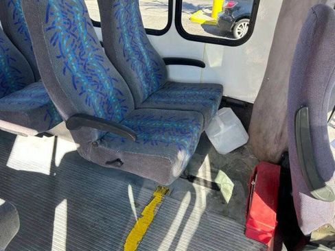Used 2006 Ford E-350 and Econoline 350 Super Duty RWD image 40