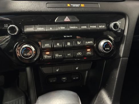 Used 2022 Kia Sportage EX image 19