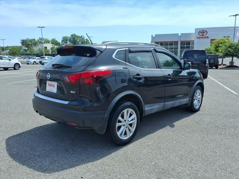 Used 2018 Nissan Rogue Sport SV w/ SV Technology Package FWD image 4