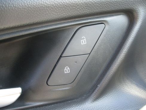 Used 2026 Chevrolet Equinox LT FWD image 33