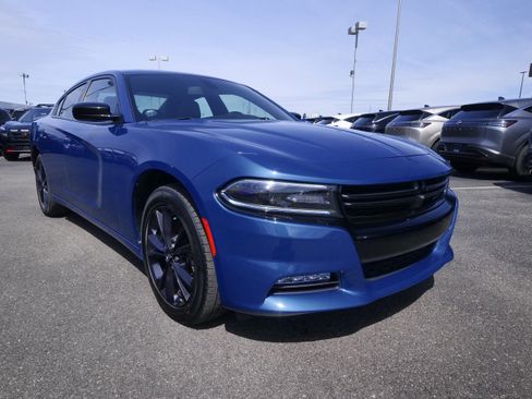 Used 2021 Dodge Charger SXT w/ Blacktop Package image 2